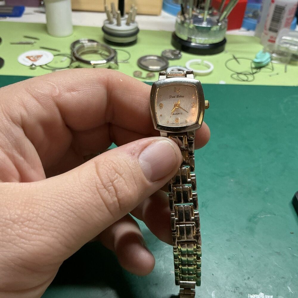 Fred Belay Analog Wristwatch with Quartz Movement